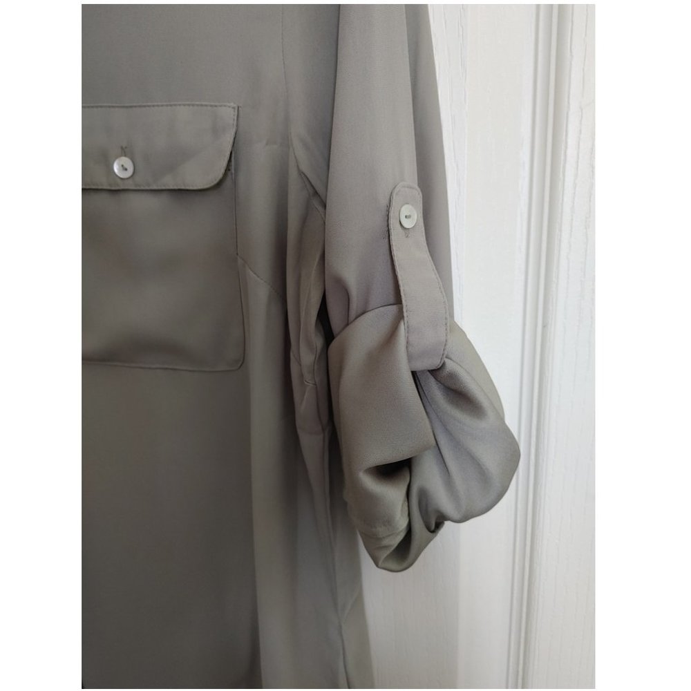 H&M GREENISH GRAY 3/4 SLEEVE LIGHT BUTTON DOWN SHIRT (US 10)